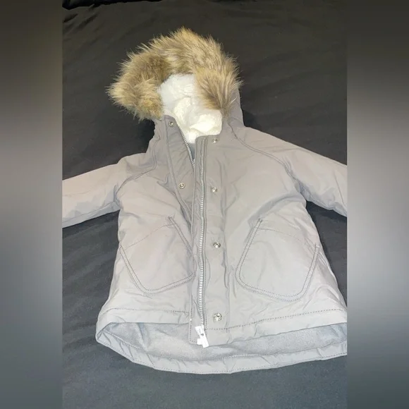 3T Old Navy gray winter coat with a furry hood. - Picture 3 of 4